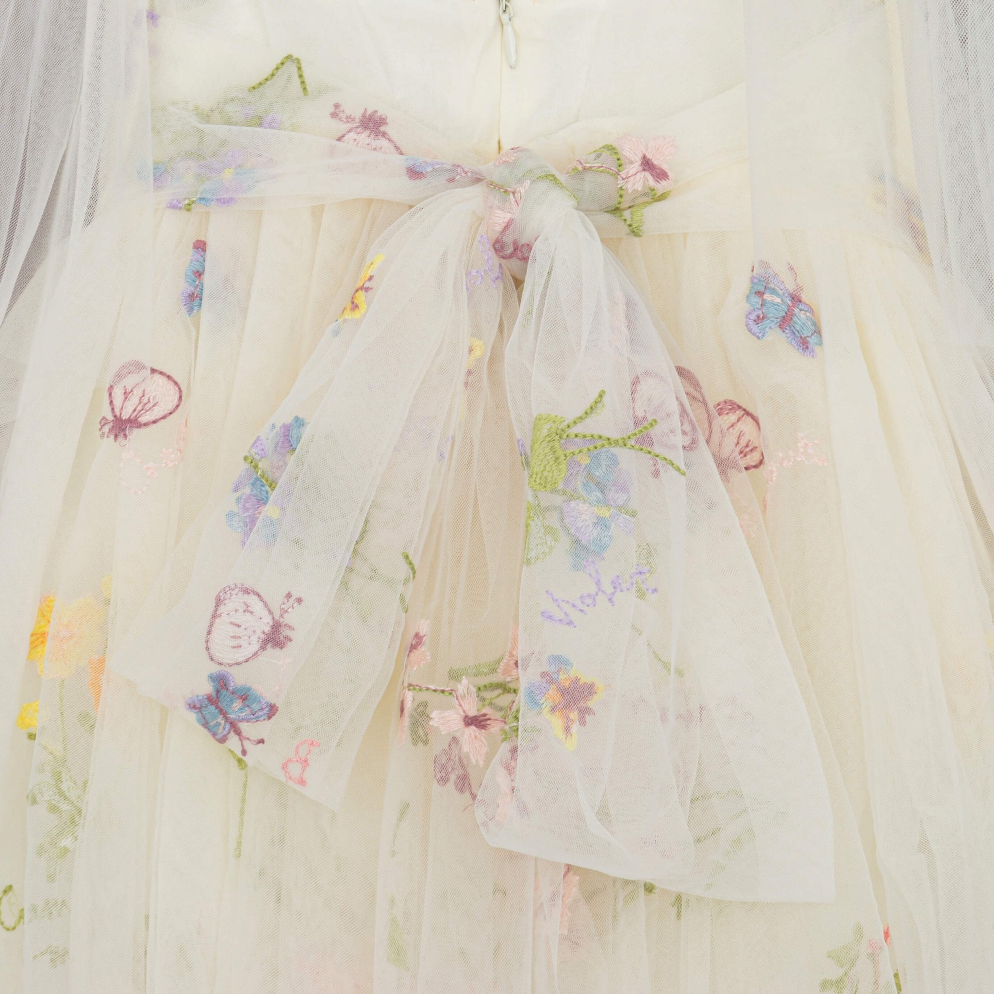rear bow on dress close up
