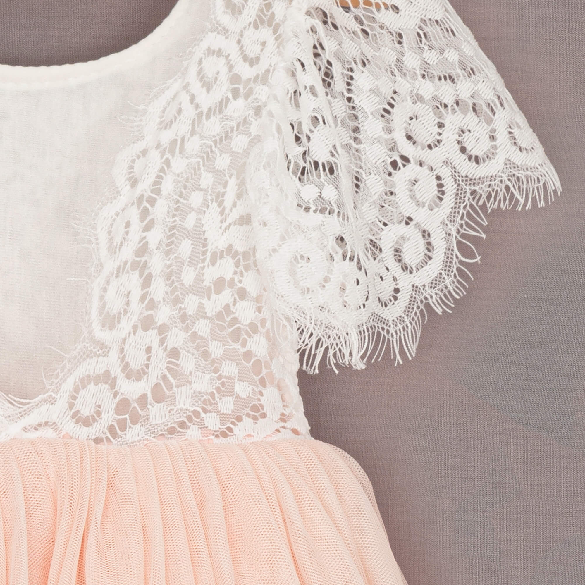 close up of shoulder cap sleeve