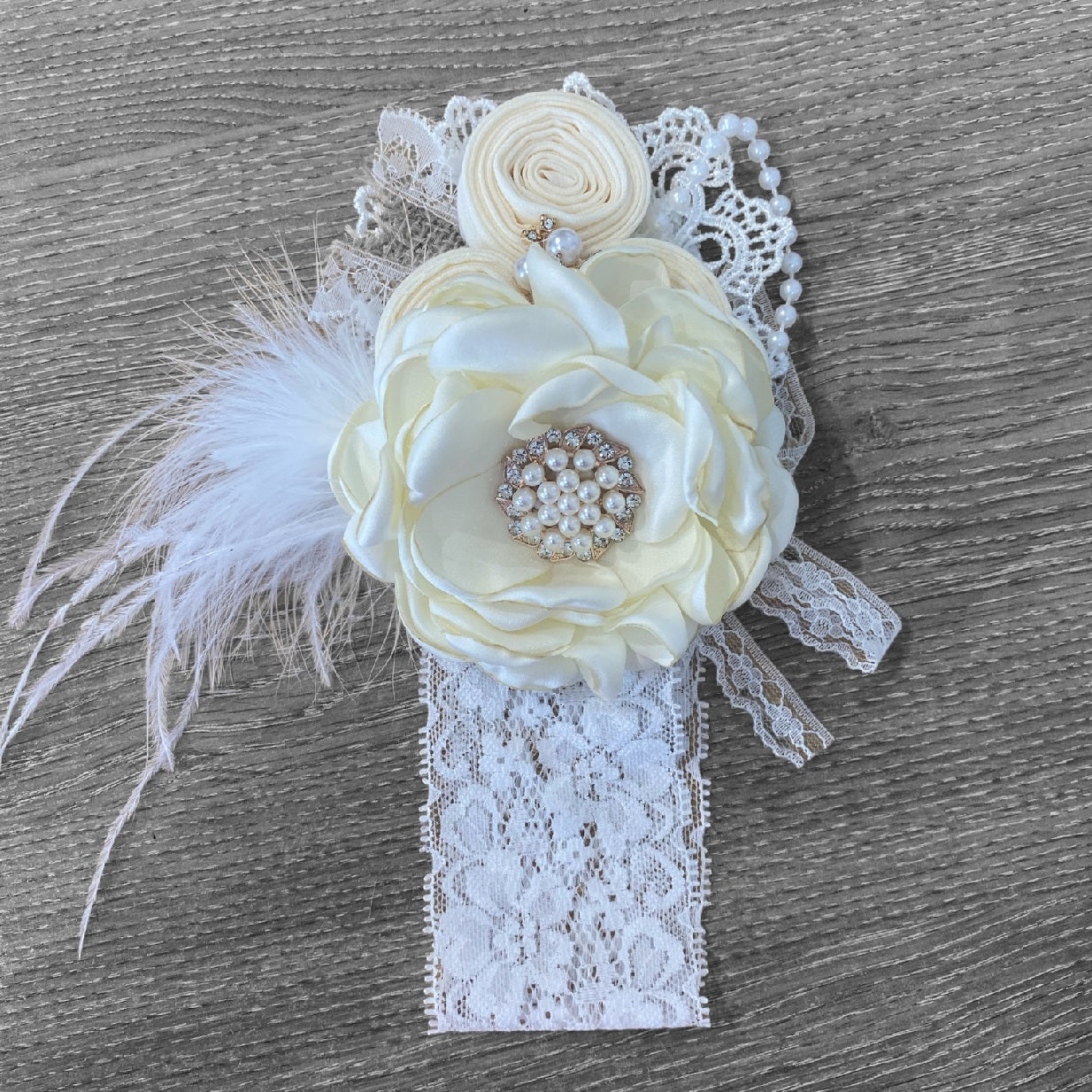close up of ivory elora garland