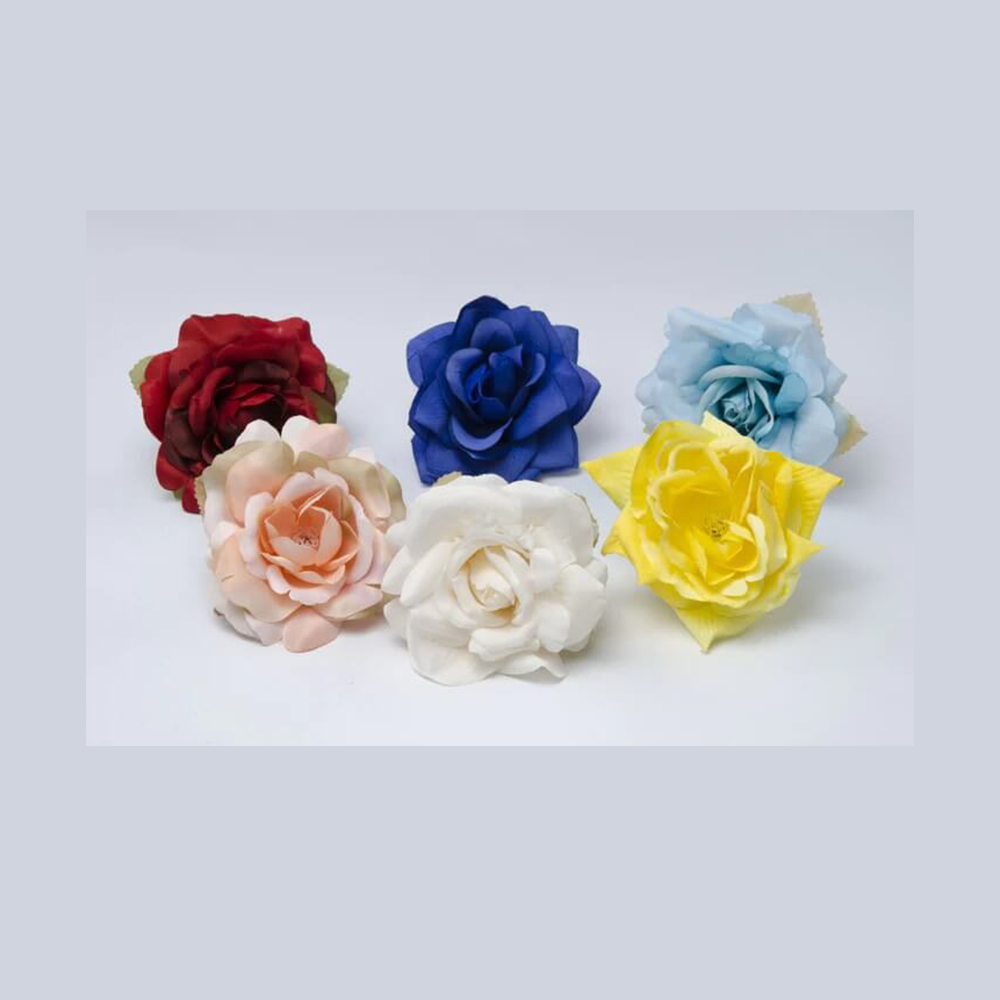 Artificial flowers in various colours 