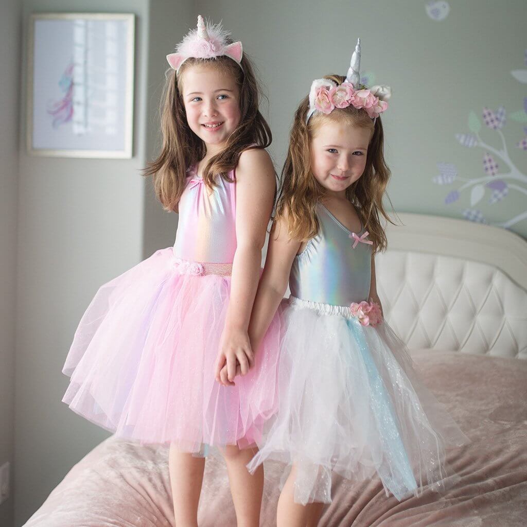 girls in unicorn dress up